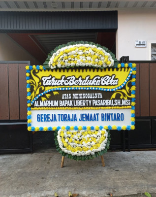 Papan Bunga Duka di Leitimur Selatan